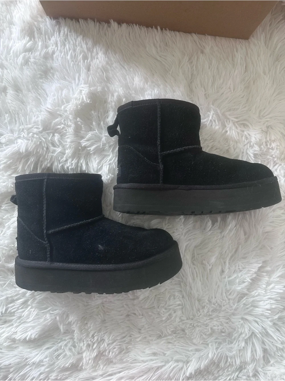 Used Girls Black UGG Kids Classic Short platform Boot size Y2